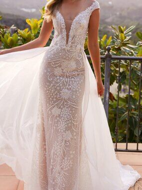 NEW FITTED WHITE NUDE WEDDING DRESS.CAP SLEEVE BEADED BRIDAL GOWN